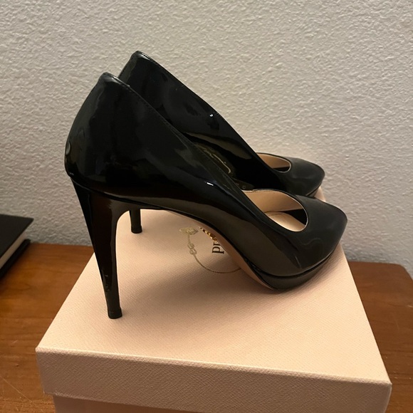 Prada size 8.5 shoe. Only worn once - Picture 4 of 7